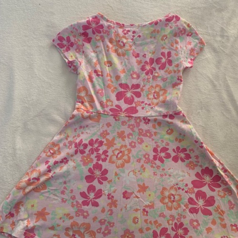 Dress bundle, Girls size 5 short sleeved dresses, bundle of 4 - Picture 3 of 13